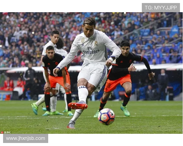 皇马与瓦伦西亚激战正酣 血拼西甲巅峰对决 谁能笑到最后 皇马与瓦伦西亚激战正酣 血拼西甲巅峰对决 谁能笑到最后