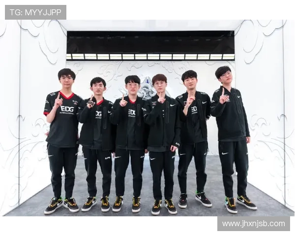 RNG逆袭之路：国际邀请赛中的传奇表现与团队精神探讨