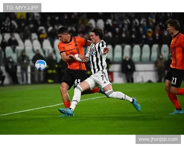 尤文图斯与曼联在欧冠赛场的巅峰对决精彩回顾与分析